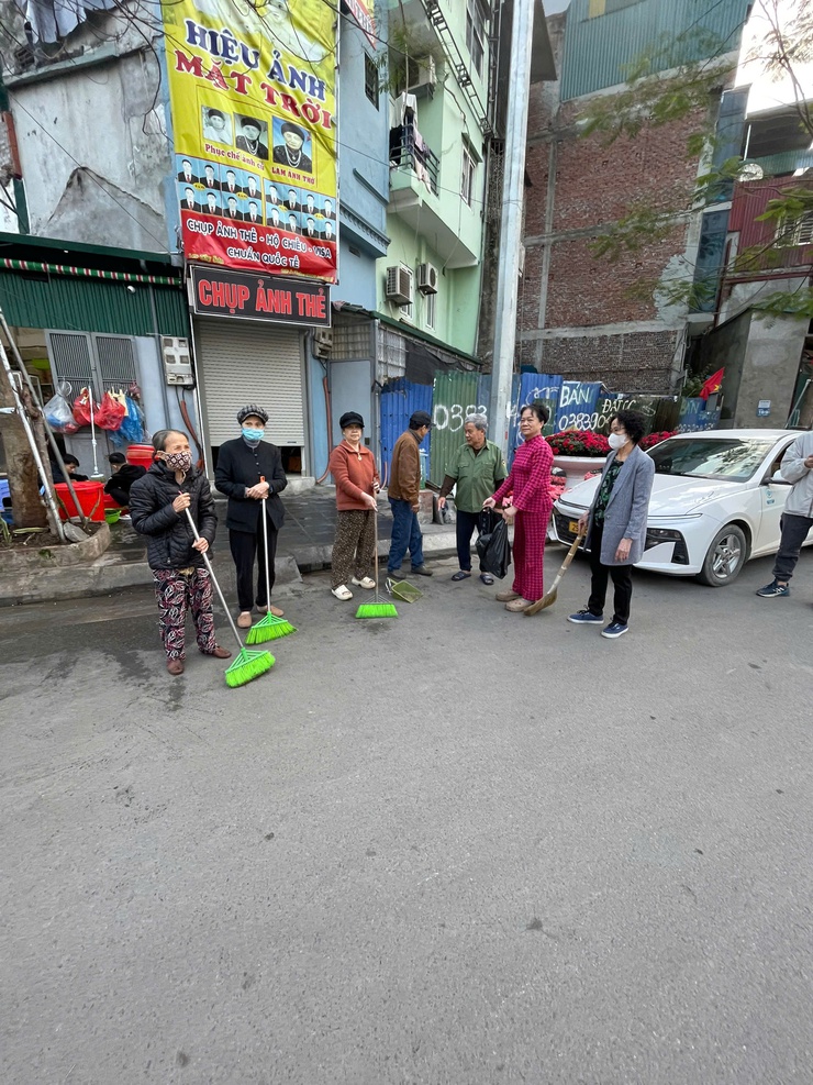 Phường Kim Liên phát động phong trào toàn dân tham gia bảo vệ môi trường vì "Sáng - Xanh - Sạch - Đẹp"- Ảnh 3.