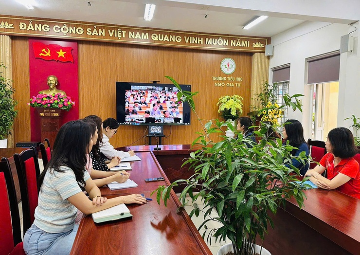 Đảng ủy phường Việt Hưng  tổ chức học tập, quán triệt Nghị quyết số 79-NQ/TW và 80 – NQ/TW theo hình thức trực tuyến.- Ảnh 6.