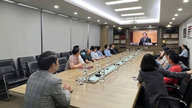 Đảng ủy phường Việt Hưng  tổ chức học tập, quán triệt Nghị quyết số 79-NQ/TW và 80 – NQ/TW theo hình thức trực tuyến.- Ảnh 9.