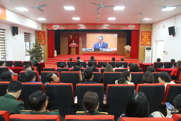 Phường Xuân Phương tiếp sóng và tổ chức theo dõi quán triệt, triển khai thực hiện Nghị quyết số 79-NQ/TW và Nghị quyết số 80-NQ/TW của Bộ Chính trị- Ảnh 1.