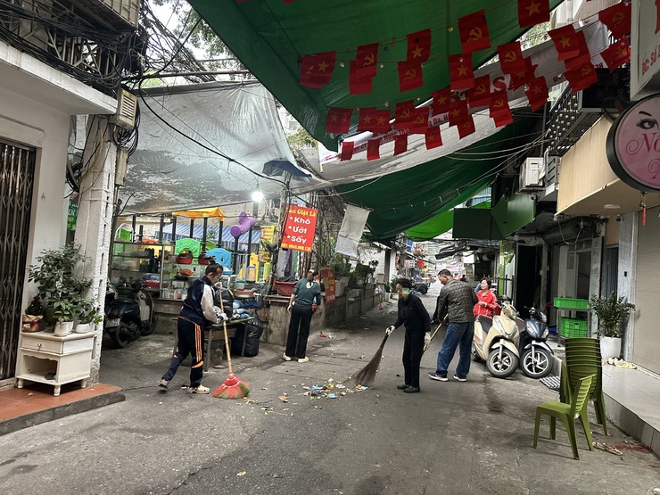 Phường Kim Liên phát động phong trào toàn dân tham gia bảo vệ môi trường vì "Sáng - Xanh - Sạch - Đẹp"- Ảnh 7.