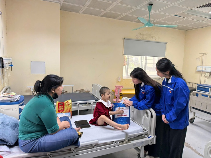 TUỔI TRẺ PHƯỜNG ĐÔNG NGẠC VỚI PHONG TRÀO “TẾT CHO EM - TẾT ẤM TÌNH NGƯỜI ” XUÂN BÍNH NGỌ NĂM 2026- Ảnh 7.