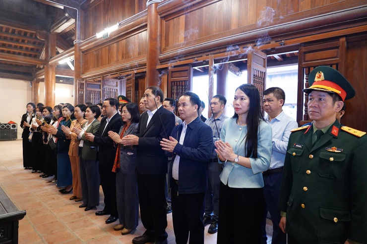 Lãnh đạo xã Thường Tín dâng hương tại 2 khu di tích lịch sử, văn hoá- Ảnh 2.
