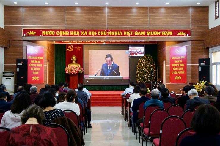 Phường Phú Thượng tổ chức tiếp sóng hội nghị trực tuyến toàn quốc nghiên cứu, học tập, quán triệt Nghị quyết số 79-NQ/TW, 80-NQ/TW của Bộ Chính Trị và triển khai Chương trình hành động của Thành phố - Ảnh 2.