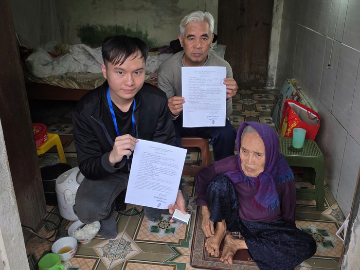 Đồng hành cùng người cao tuổi tiếp cận chính sách an sinh - Điểm hỗ trợ dịch vụ công số Ngọc Hồi- Ảnh 3.