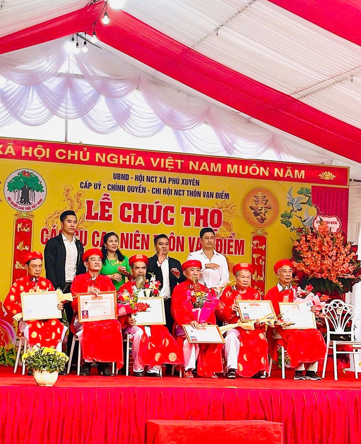 ẤM ÁP LỄ MỪNG THỌ - XUÂN BÍNH NGỌ 2026 TẠI ĐÌNH THÔN VẠN ĐIỂM  TRÊN ĐỊA BÀN XÃ PHÚ XUYÊN- Ảnh 6.