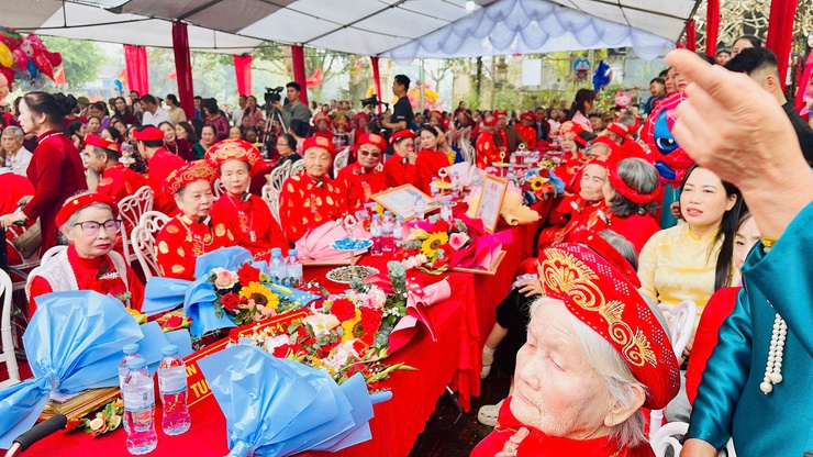 ẤM ÁP LỄ MỪNG THỌ - XUÂN BÍNH NGỌ 2026 TẠI ĐÌNH THÔN VẠN ĐIỂM  TRÊN ĐỊA BÀN XÃ PHÚ XUYÊN- Ảnh 7.