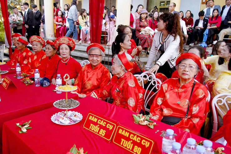 ẤM ÁP LỄ MỪNG THỌ - XUÂN BÍNH NGỌ 2026 TẠI ĐÌNH THÔN VẠN ĐIỂM  TRÊN ĐỊA BÀN XÃ PHÚ XUYÊN- Ảnh 8.