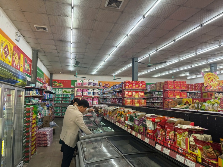 Tăng cường công tác kiểm tra, bảo đảm An toàn thực phẩm dịp Tết Nguyên đán Bính Ngọ và Lễ hội Xuân 2026  trên địa bàn phường
- Ảnh 3.