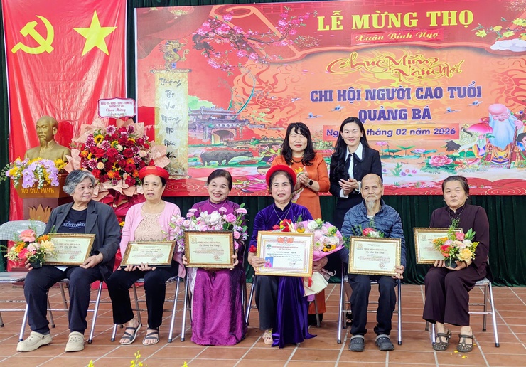 Lãnh đạo Thành phố và Phường Tây Hồ dự Lễ mừng thọ, chúc thọ người cao tuổi- Ảnh 8.