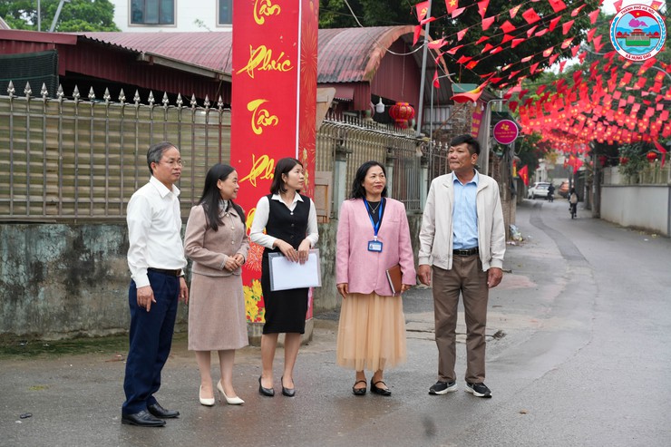 CHẤM THI CUỘC THI “GIỮ GÌN THÔN SÁNG, XANH, SẠCH, ĐẸP, AN TOÀN” THÁNG 2 – CÁC THÔN CHỦ ĐỘNG VỆ SINH MÔI TRƯỜNG SAU TẾT- Ảnh 1.