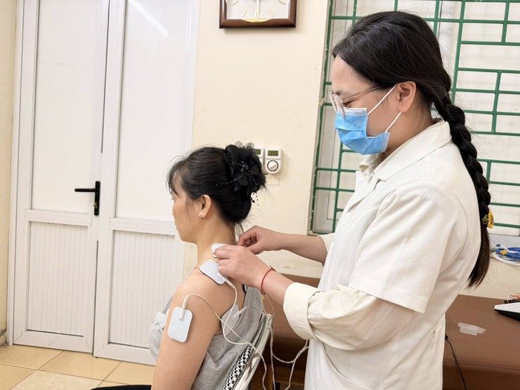 Tây Phương triển khai điều trị y học cổ truyền, miễn phí cho người từ 60 tuổi trở lên- Ảnh 2.