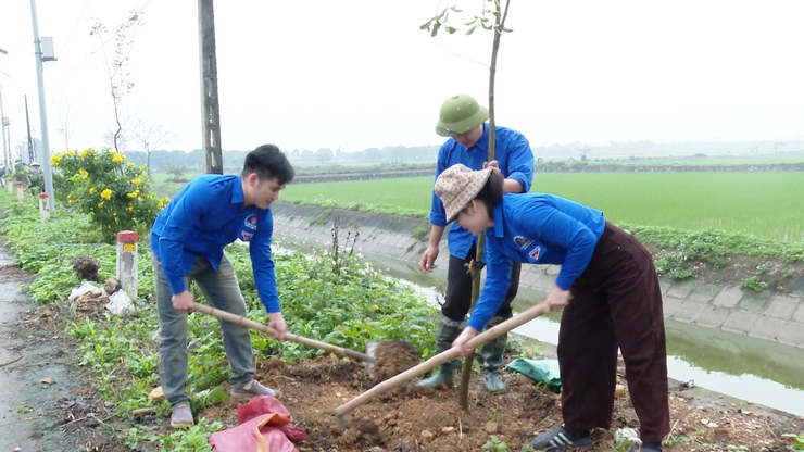 ỦY BAN MTTQ VIỆT NAM XÃ ỨNG HÒA RA QUÂN HƯỞNG ỨNG “TẾT TRỒNG CÂY ĐỜI ĐỜI NHỚ ƠN BÁC HỒ”.- Ảnh 4.