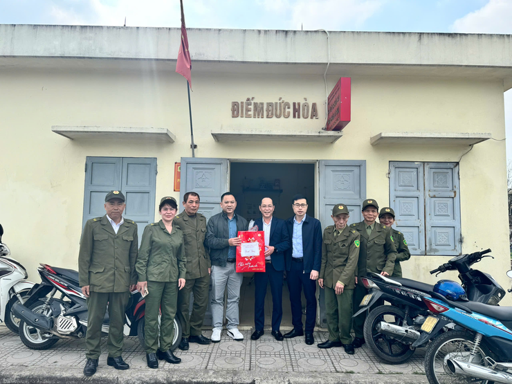 Lãnh đạo phường Việt Hưng thăm, kiểm tra, chúc tết tại 34 khu vực bỏ phiếu- Ảnh 10.