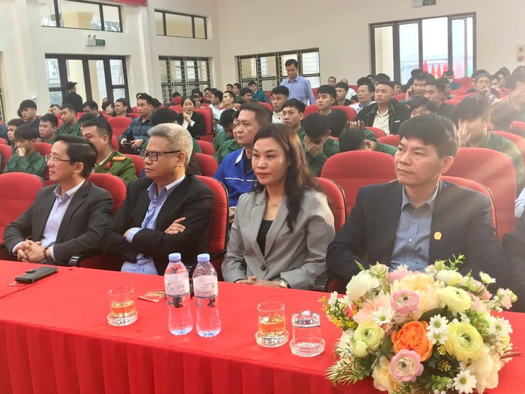 Nội Bài: Trao 51 sổ tiết kiệm tặng tân binh trước khi nhập ngũ- Ảnh 3.