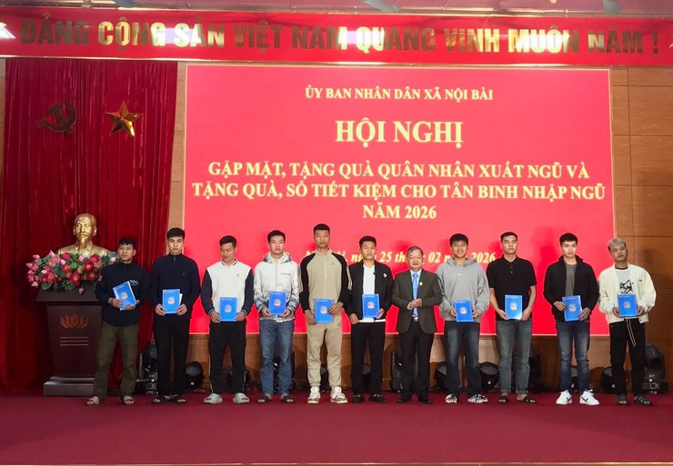Nội Bài: Trao 51 sổ tiết kiệm tặng tân binh trước khi nhập ngũ- Ảnh 6.