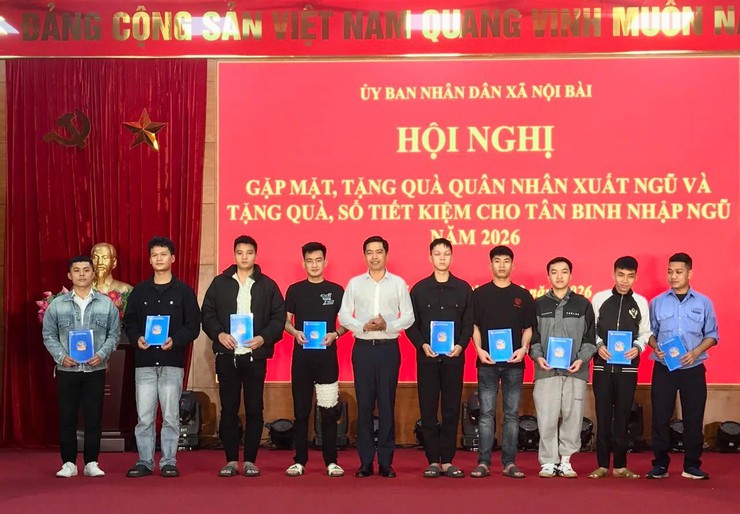 Nội Bài: Trao 51 sổ tiết kiệm tặng tân binh trước khi nhập ngũ- Ảnh 7.