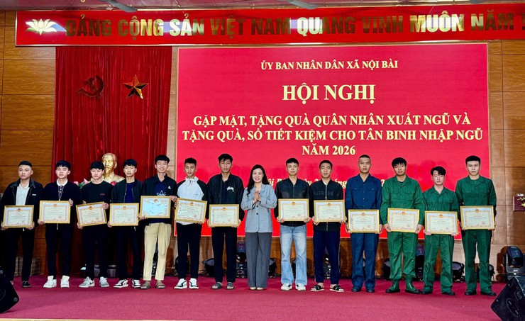 Nội Bài: Trao 51 sổ tiết kiệm tặng tân binh trước khi nhập ngũ- Ảnh 10.