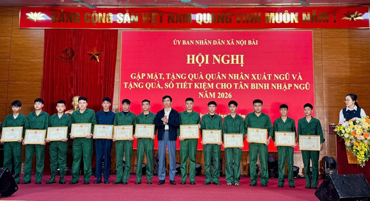 Nội Bài: Trao 51 sổ tiết kiệm tặng tân binh trước khi nhập ngũ- Ảnh 11.
