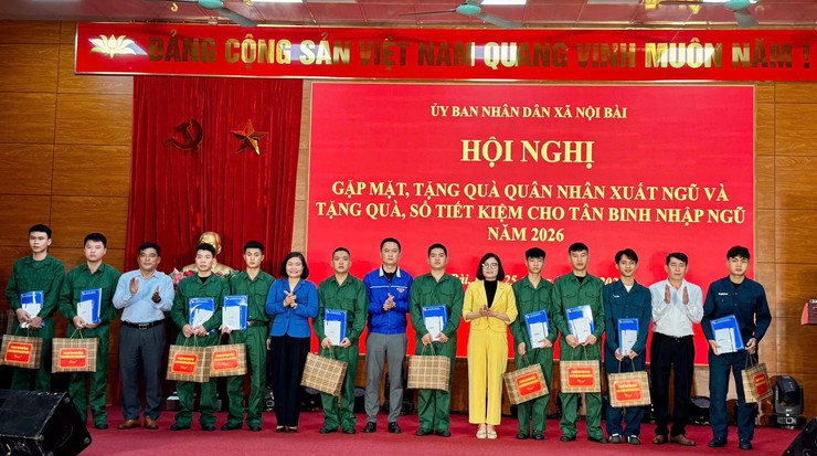 Nội Bài: Trao 51 sổ tiết kiệm tặng tân binh trước khi nhập ngũ- Ảnh 13.