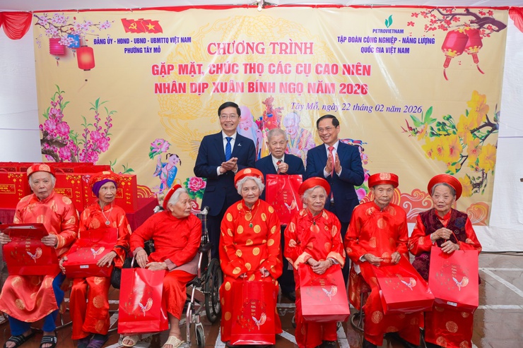 Phường Tây Mỗ chúc Tết chúc thọ 138 cụ cao niên từ 90 tuổi trở lên- Ảnh 4.