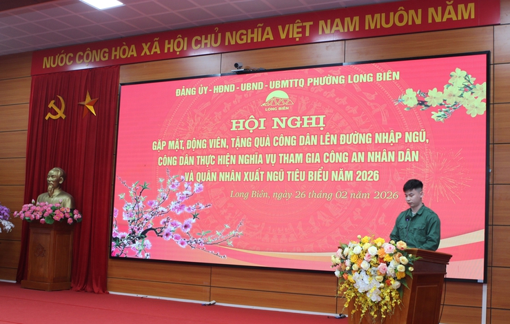 Phường Long Biên tổ chức Hội nghị gặp mặt, động viên tân binh và quân nhân xuất ngũ tiêu biểu năm 2026- Ảnh 2.