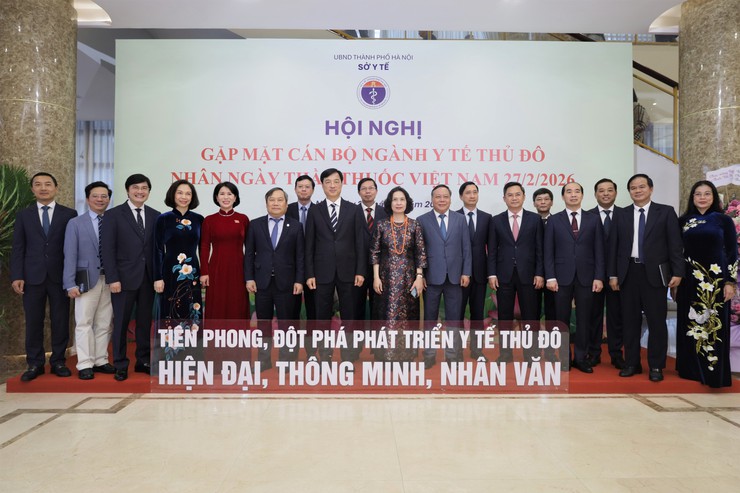 Bí thư Thành ủy Hà Nội Nguyễn Duy Ngọc: Gặp mặt cán bộ Y tế Thủ đô nhân ngày Thầy thuốc Việt Nam (27/2)- Ảnh 1.