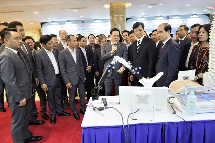 Bí thư Thành ủy Hà Nội Nguyễn Duy Ngọc: Gặp mặt cán bộ Y tế Thủ đô nhân ngày Thầy thuốc Việt Nam (27/2)- Ảnh 4.