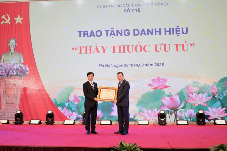 Bí thư Thành ủy Hà Nội Nguyễn Duy Ngọc: Gặp mặt cán bộ Y tế Thủ đô nhân ngày Thầy thuốc Việt Nam (27/2)- Ảnh 9.