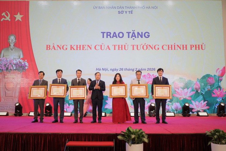 Bí thư Thành ủy Hà Nội Nguyễn Duy Ngọc: Gặp mặt cán bộ Y tế Thủ đô nhân ngày Thầy thuốc Việt Nam (27/2)- Ảnh 10.