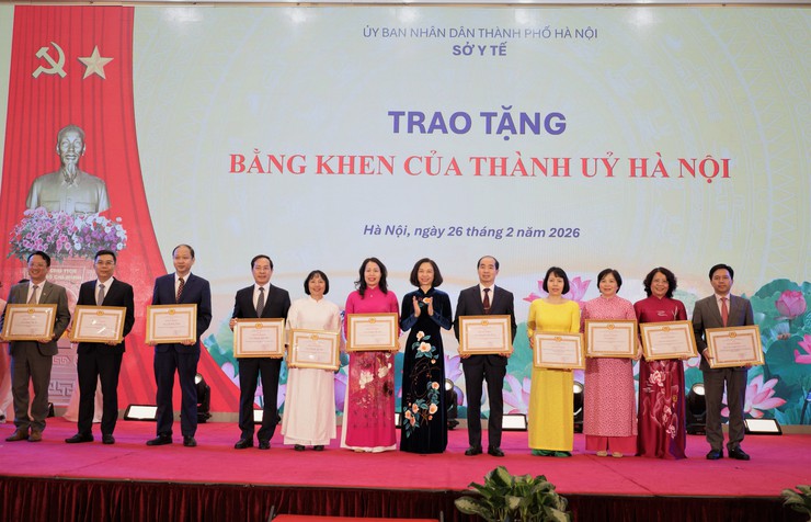 Bí thư Thành ủy Hà Nội Nguyễn Duy Ngọc: Gặp mặt cán bộ Y tế Thủ đô nhân ngày Thầy thuốc Việt Nam (27/2)- Ảnh 11.