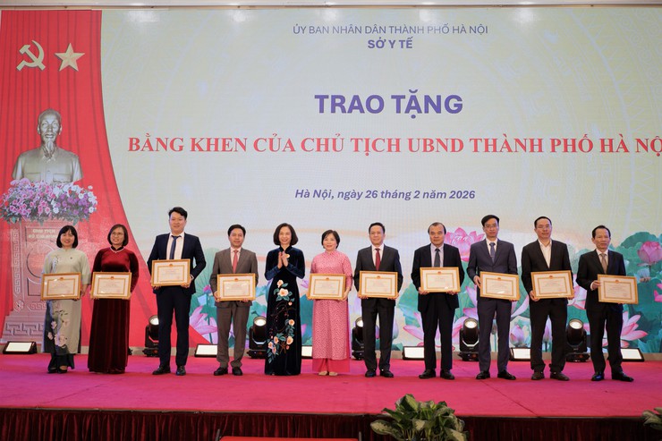 Bí thư Thành ủy Hà Nội Nguyễn Duy Ngọc: Gặp mặt cán bộ Y tế Thủ đô nhân ngày Thầy thuốc Việt Nam (27/2)- Ảnh 12.