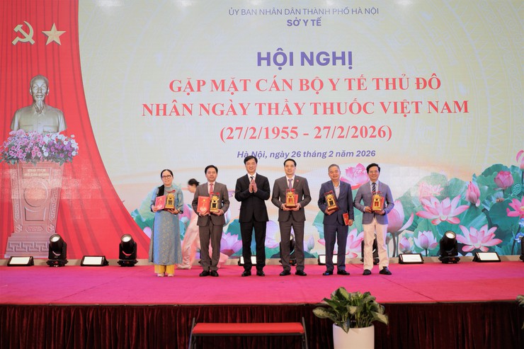 Bí thư Thành ủy Hà Nội Nguyễn Duy Ngọc: Gặp mặt cán bộ Y tế Thủ đô nhân ngày Thầy thuốc Việt Nam (27/2)- Ảnh 13.