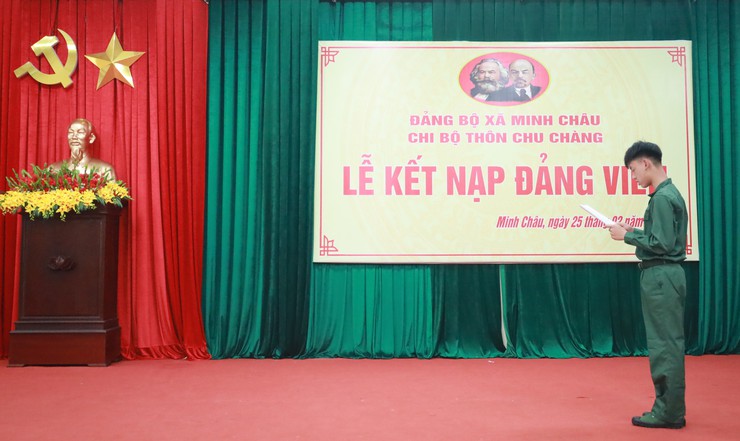Kết nạp Đảng 02 thanh niên ưu tú xã Minh Châu trước ngày nhập ngũ.- Ảnh 4.
