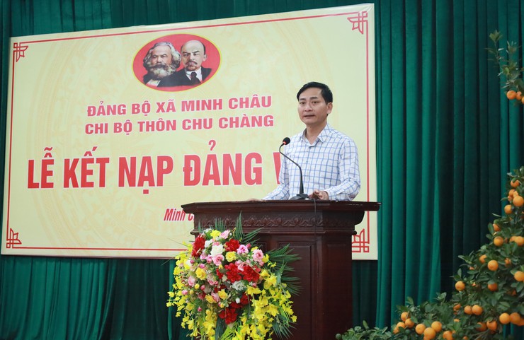 Kết nạp Đảng 02 thanh niên ưu tú xã Minh Châu trước ngày nhập ngũ.- Ảnh 1.