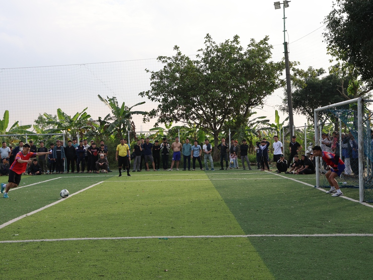 Bế mạc Giải bóng đá giao hữu xã Tam Hưng: Sôi nổi, đoàn kết, lan tỏa khí thế đầu xuân- Ảnh 2.