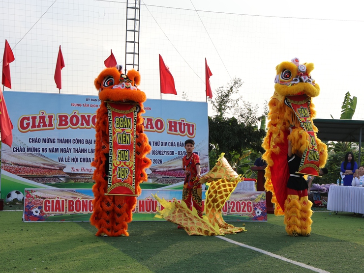 Bế mạc Giải bóng đá giao hữu xã Tam Hưng: Sôi nổi, đoàn kết, lan tỏa khí thế đầu xuân- Ảnh 6.