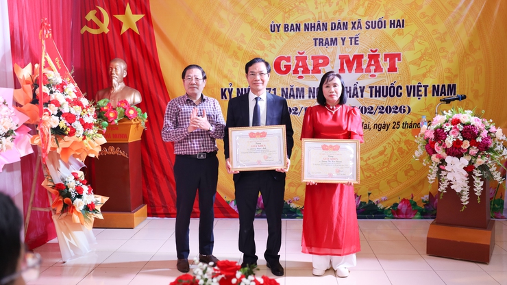 Trạm Y tế xã Suối Hai long trọng tổ chức gặp mặt kỷ niệm 71 năm Ngày Thầy thuốc Việt Nam (27/2/1955 – 27/2/2026)- Ảnh 2.
