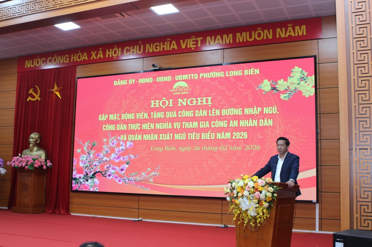 Phường Long Biên tổ chức Hội nghị gặp mặt, động viên tân binh và quân nhân xuất ngũ tiêu biểu năm 2026- Ảnh 3.