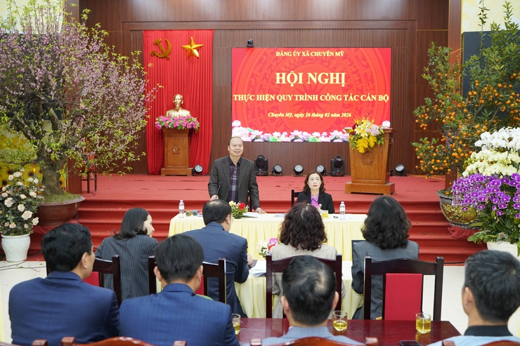 Đảng uỷ xã Chuyên Mỹ thực hiện quy trình bầu Phó Bí thư Đảng uỷ xã, nhiệm kỳ 2025-2030- Ảnh 1.