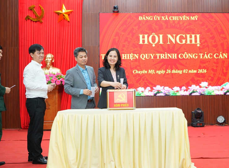 Đảng uỷ xã Chuyên Mỹ thực hiện quy trình bầu Phó Bí thư Đảng uỷ xã, nhiệm kỳ 2025-2030- Ảnh 6.