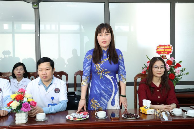 Lãnh đạo xã thăm, chúc mừng Trạm Y tế nhân dịp kỷ niệm Ngày Thầy thuốc Việt Nam 27/2- Ảnh 4.