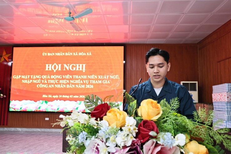 XÃ HÒA XÁ GẶP MẶT, TẶNG QUÀ ĐỘNG VIÊN QUÂN NHÂN XUẤT NGŨ, THANH NIÊN LÊN ĐƯỜNG NHẬP NGŨ NĂM 2026- Ảnh 9.
