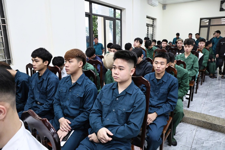 XÃ HÒA XÁ GẶP MẶT, TẶNG QUÀ ĐỘNG VIÊN QUÂN NHÂN XUẤT NGŨ, THANH NIÊN LÊN ĐƯỜNG NHẬP NGŨ NĂM 2026- Ảnh 10.