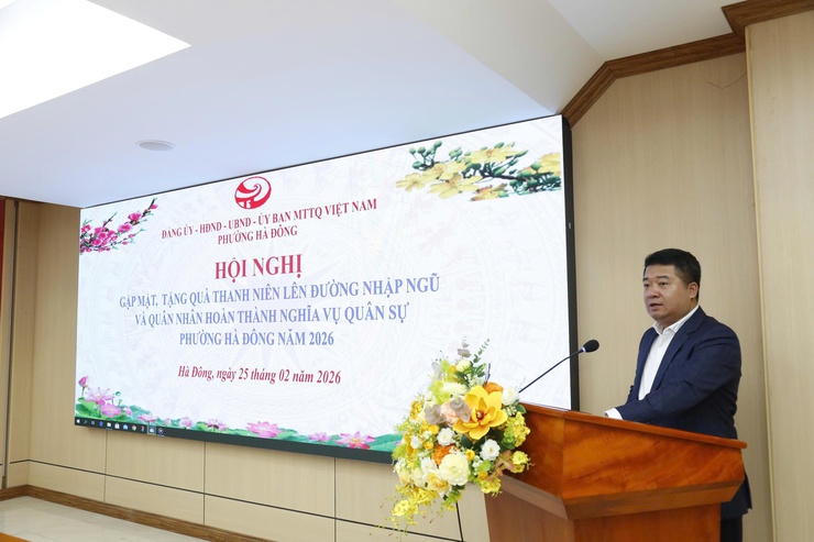 Phường Hà Đông tổ chức dâng hương, báo công và tặng quà quân nhân xuất ngũ, tân binh lên đường nhập ngũ năm 2026- Ảnh 1.