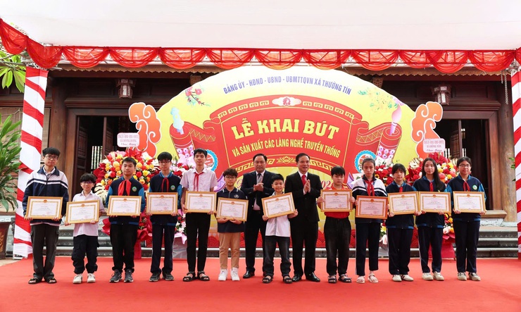 Xã Thường Tín trang trọng tổ chức Lễ khai bút và sản xuất các làng nghề truyền thống đầu Xuân Bính Ngọ 2026- Ảnh 12.