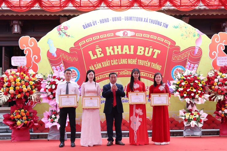 Xã Thường Tín trang trọng tổ chức Lễ khai bút và sản xuất các làng nghề truyền thống đầu Xuân Bính Ngọ 2026- Ảnh 11.