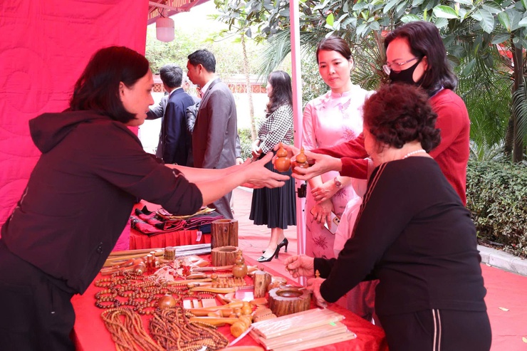 Xã Thường Tín trang trọng tổ chức Lễ khai bút và sản xuất các làng nghề truyền thống đầu Xuân Bính Ngọ 2026- Ảnh 17.