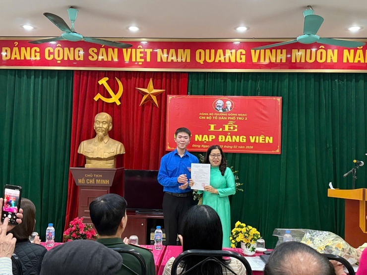 THANH NIÊN TRẦN MINH ĐỨC XUNG PHONG TÌNH NGUYỆN SẴN SÀNG LÊN ĐƯỜNG NHẬP NGŨ BẢO VỆ TỔ QUỐC- Ảnh 2.