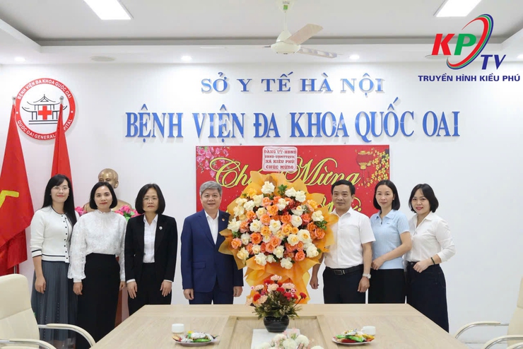 Lãnh đạo xã Kiều Phú chúc mừng Ngày Thầy thuốc Việt Nam 27/2- Ảnh 1.